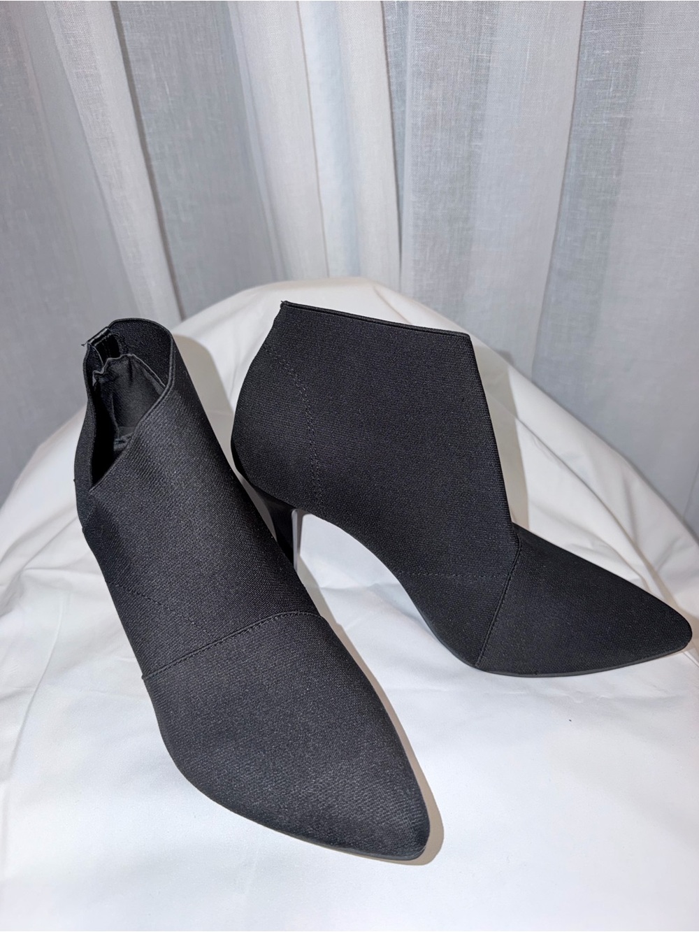 Source Unknown Black Pointed Toe Stretch Ankle Booties